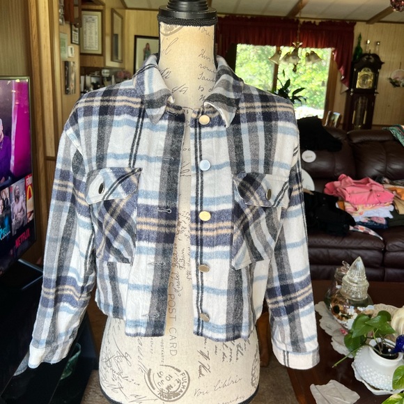 Woman’s Zara plaid cropped jacket - Picture 13 of 16